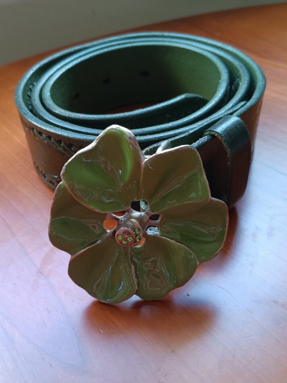 Pre-Loved Women's Green Woven Leather Belt with Hibiscus Flower Buckle 36 Inch